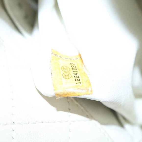 CHANEL Matelasse Chain Shoulder Bag Enamel Yellow CC Auth 106418 - Picture 11 of 16